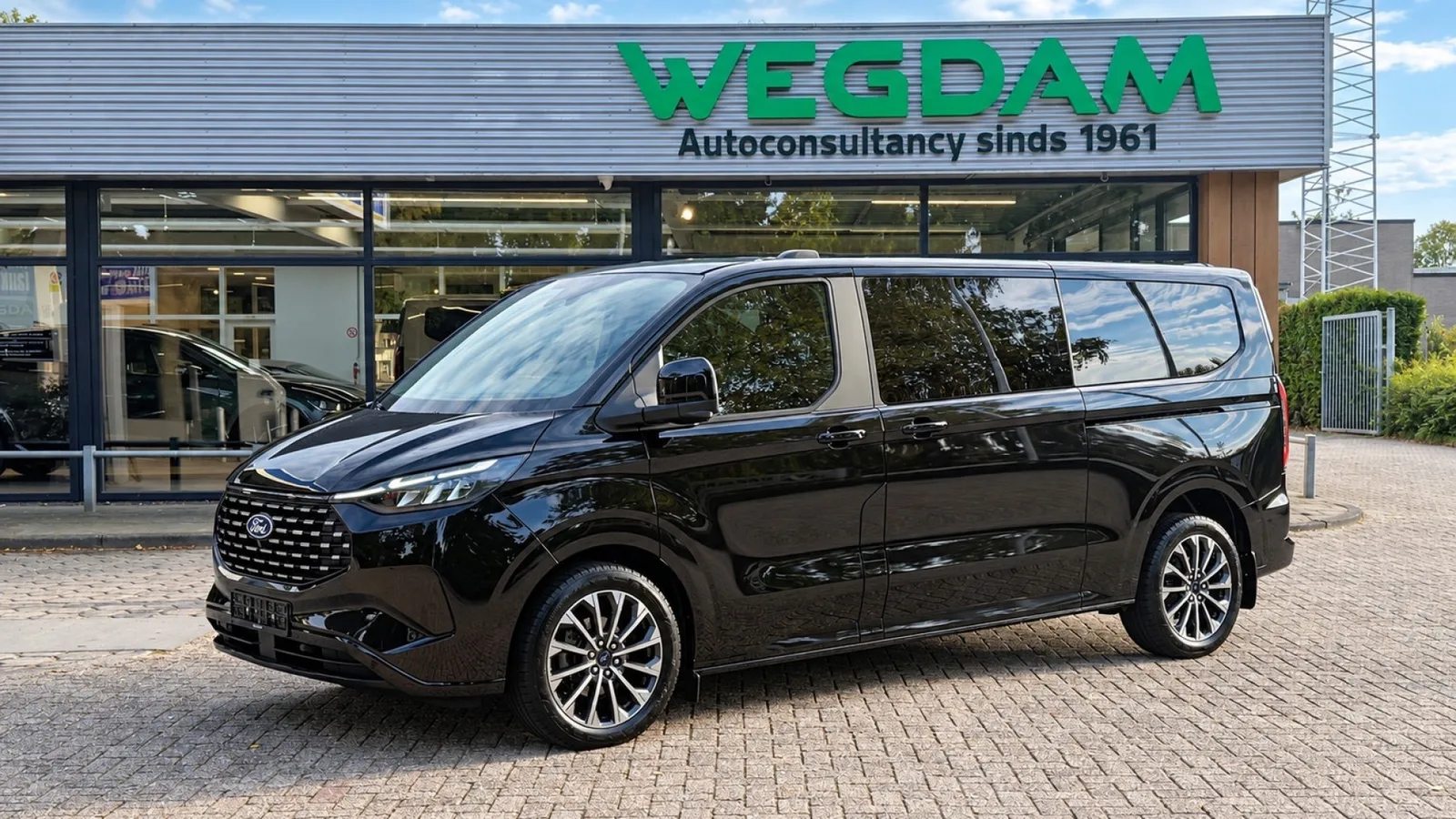 Ford Tourneo Custom (2025) — foto 1