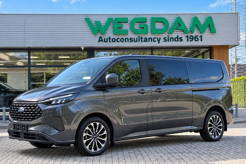 Ford Tourneo Custom (2025)