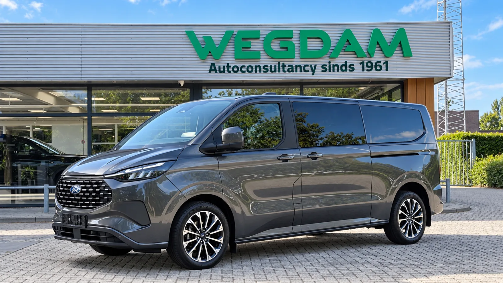 Ford Tourneo Custom (2025) — foto 1