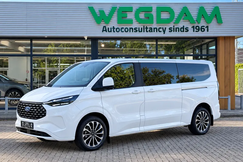 Ford Tourneo Custom (2025)