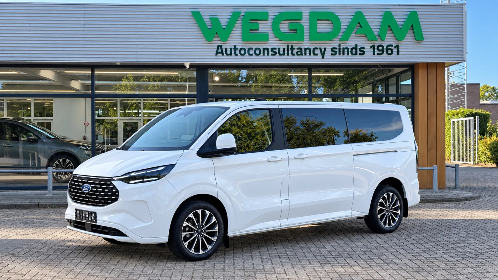 Ford Tourneo Custom (2025) — foto 1