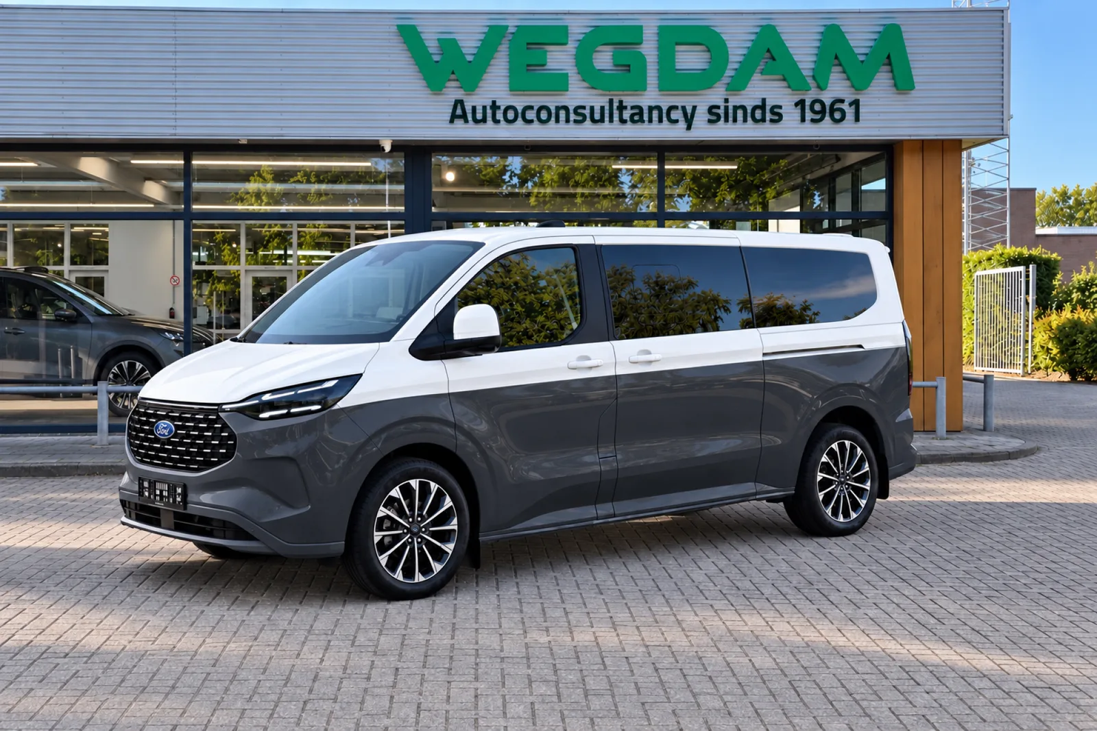 Ford Tourneo Custom (2025) — foto 1
