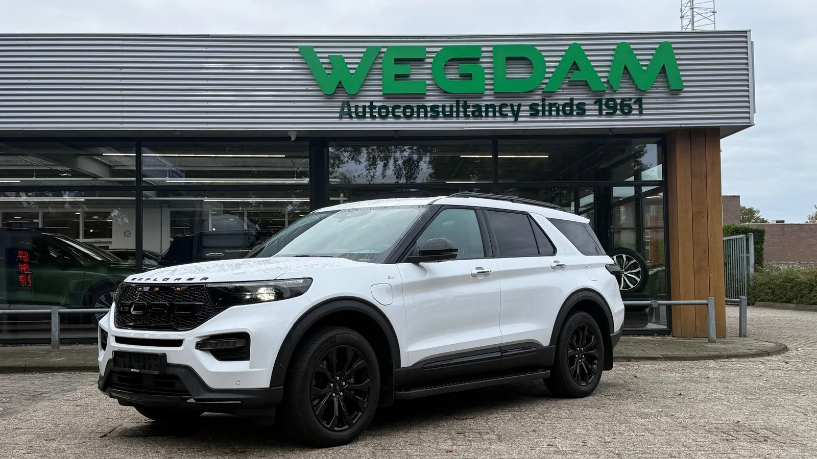 Ford Explorer (2023) — foto 1