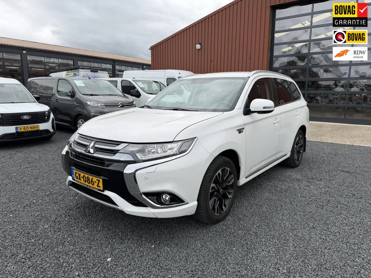 Mitsubishi Outlander (2015) — foto 1