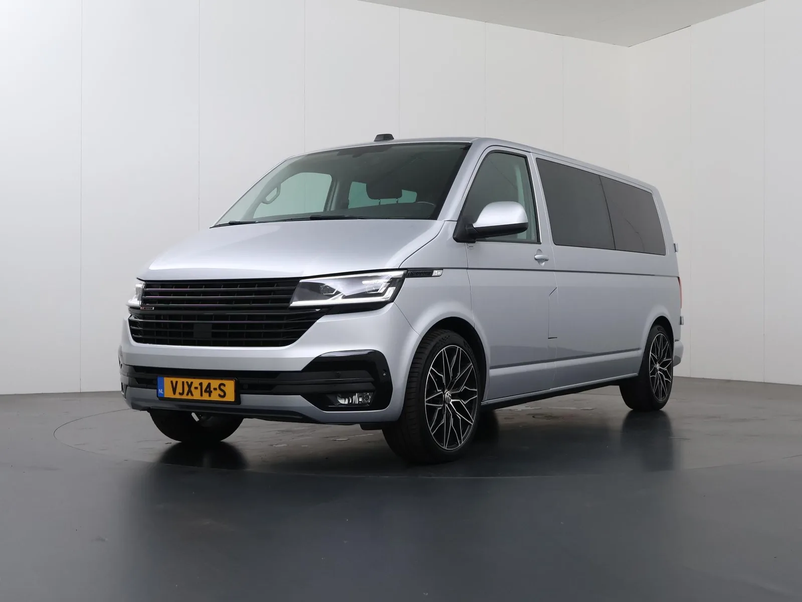 Volkswagen Transporter (2021) — foto 1