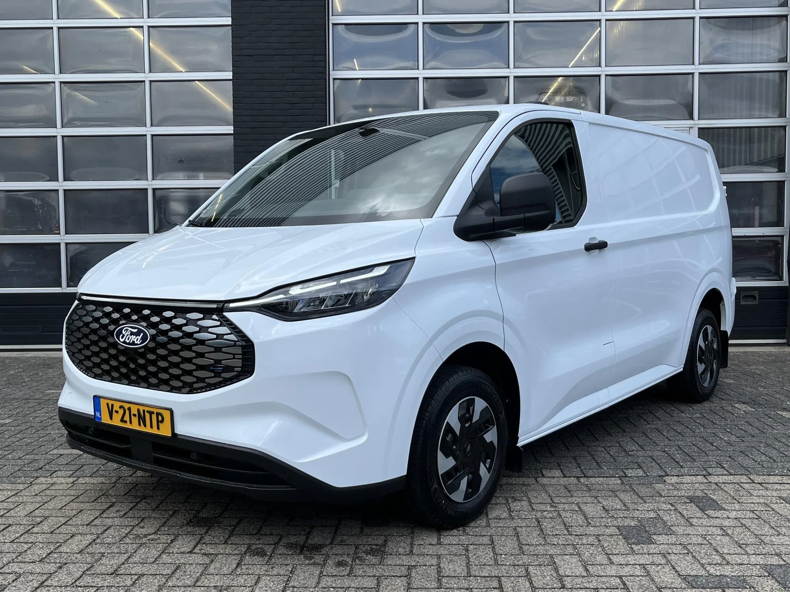 Ford E-Transit Custom (2025) — foto 1