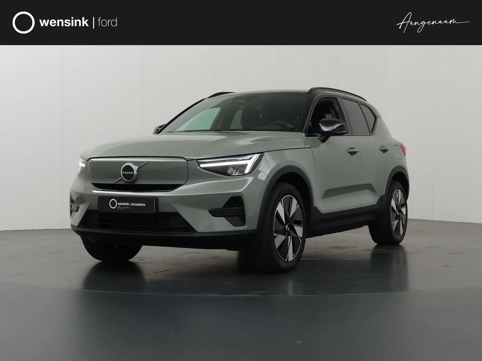 Volvo XC40 (2024) — foto 1