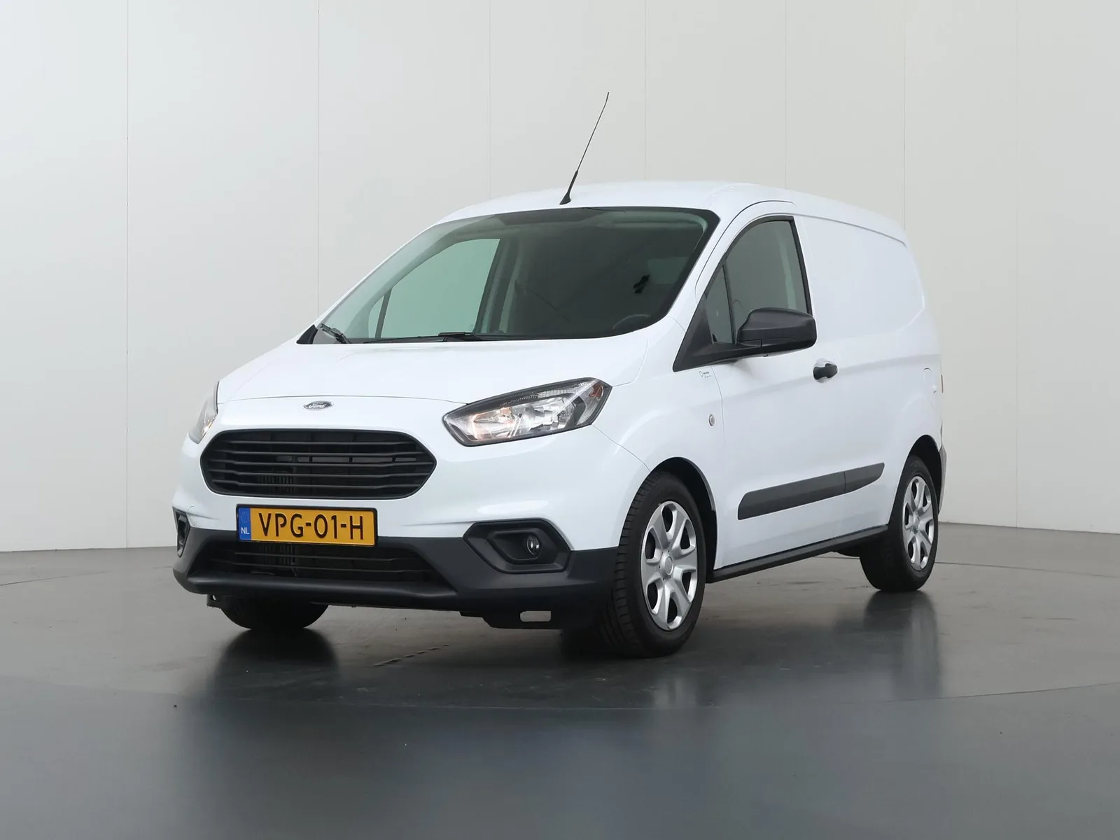 Ford Transit Courier (2022) — foto 1
