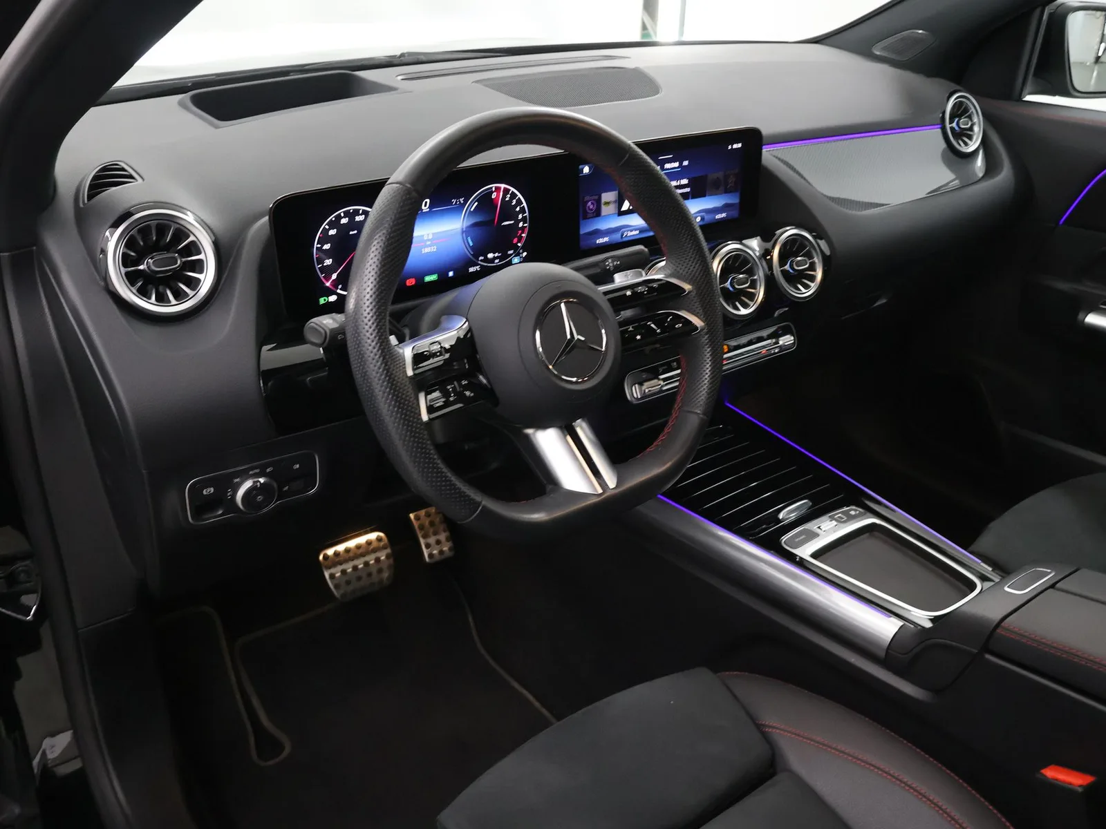 Mercedes-Benz GLA (2025) — foto 1