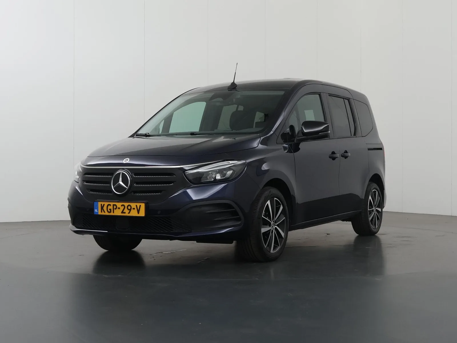 Mercedes-Benz EQT (2024) — foto 1