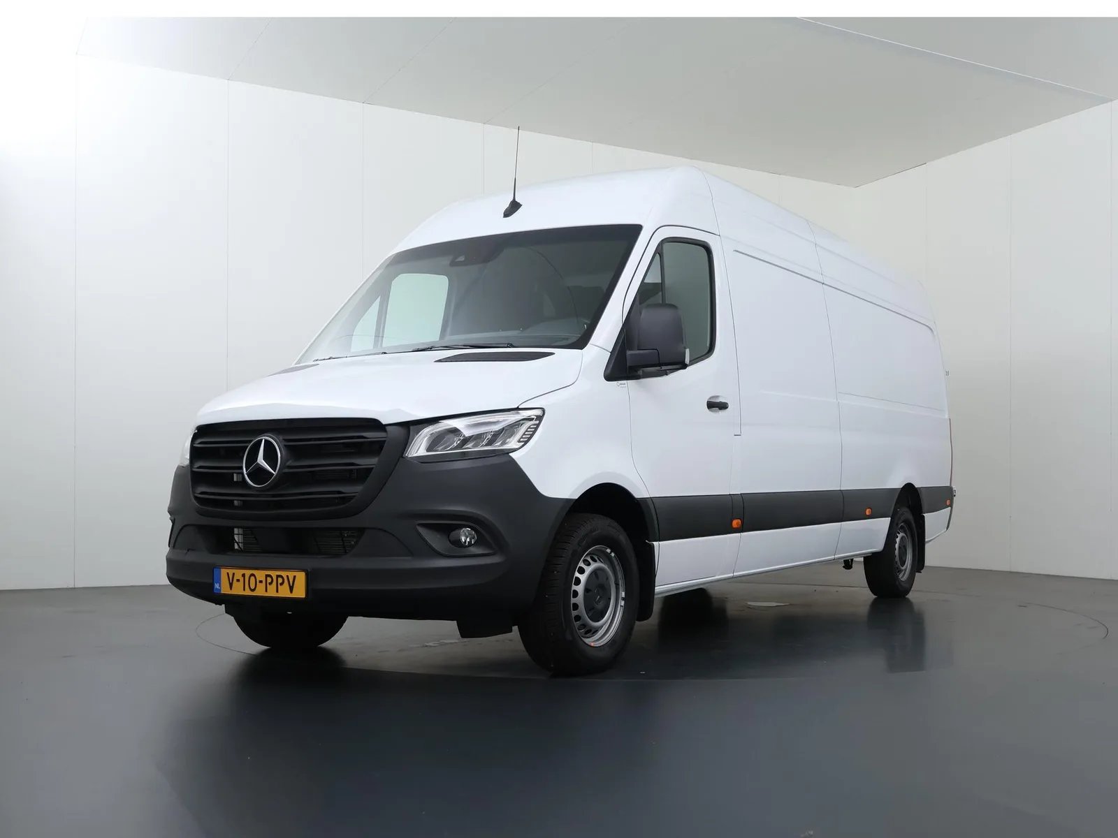 Mercedes-Benz Sprinter (2023) — foto 1