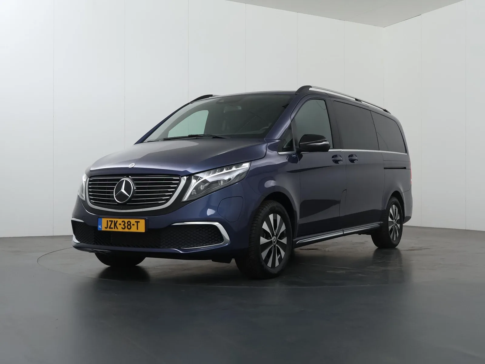 Mercedes-Benz EQV (2023) — foto 1