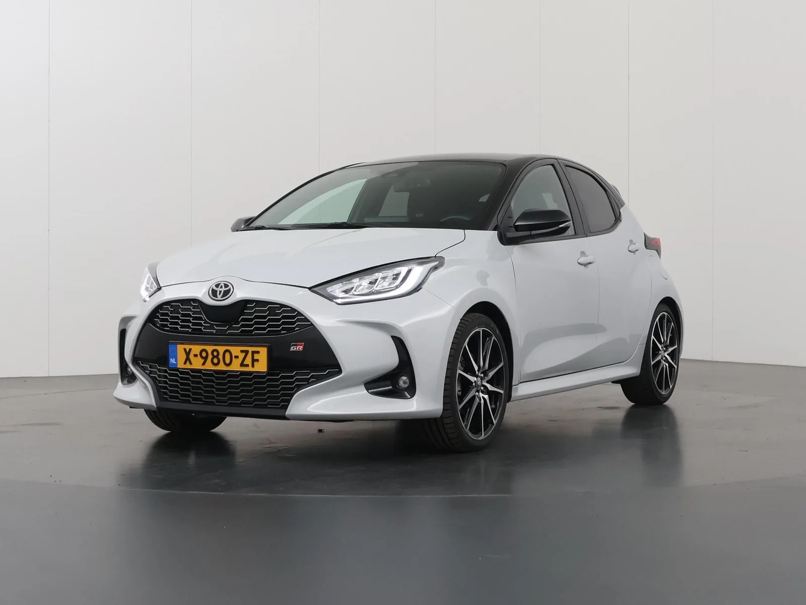 Toyota Yaris (2022) — foto 1