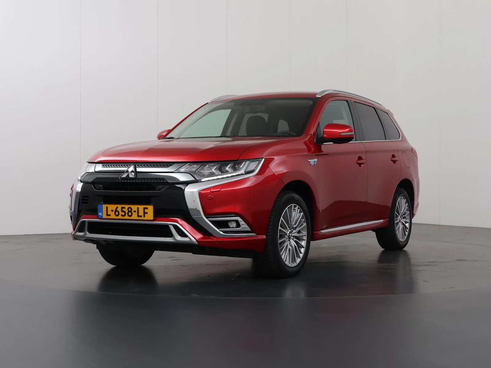Mitsubishi Outlander (2021) — foto 1
