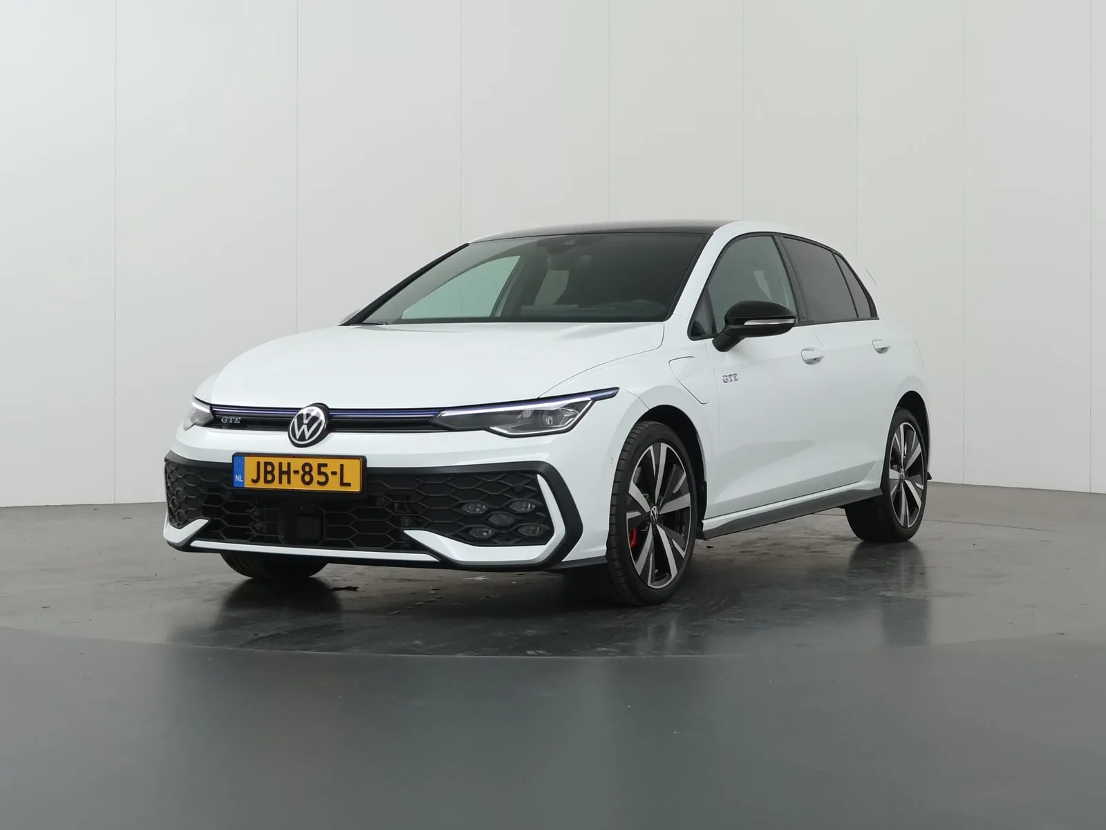 Volkswagen Golf (2024) — foto 1