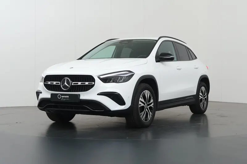 Mercedes-Benz GLA (2024)
