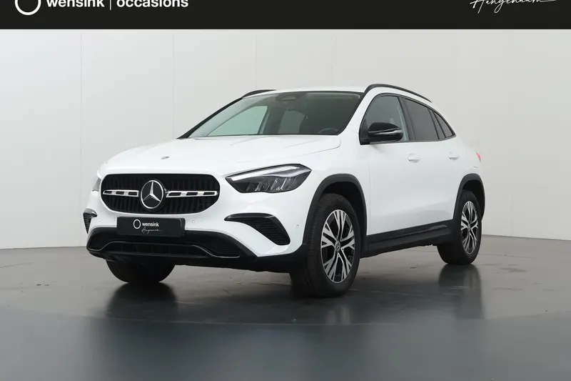 Mercedes-Benz GLA (2024)
