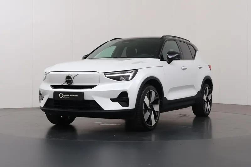 Volvo XC40 (2023)