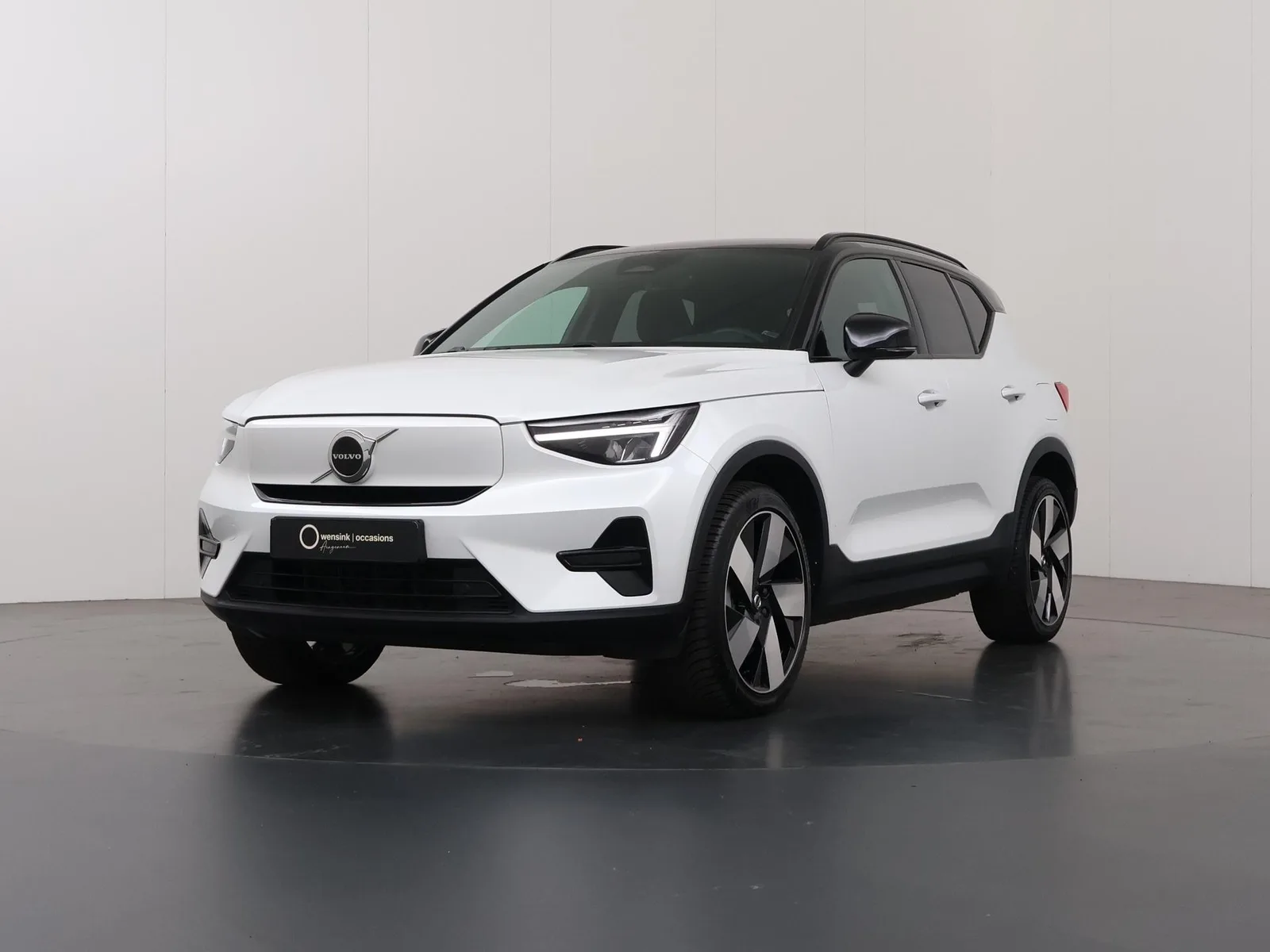 Volvo XC40 (2023) — foto 1