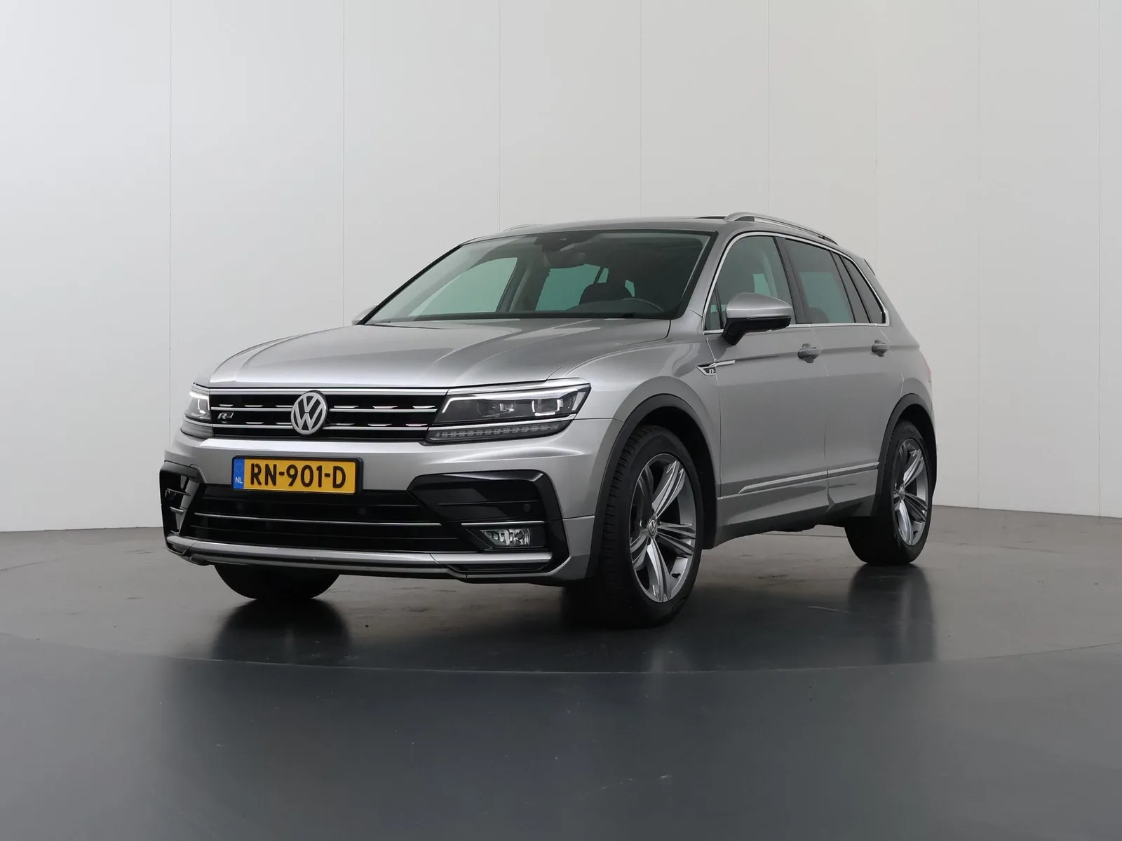 Volkswagen Tiguan (2018) — foto 1