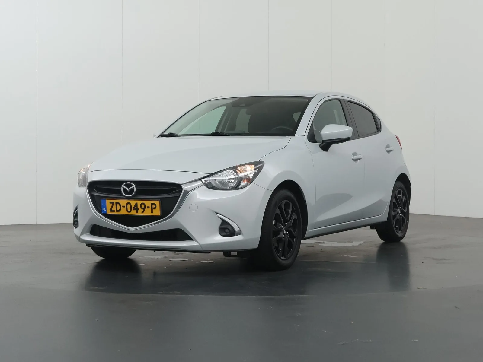 Mazda 2 (2019) — foto 1