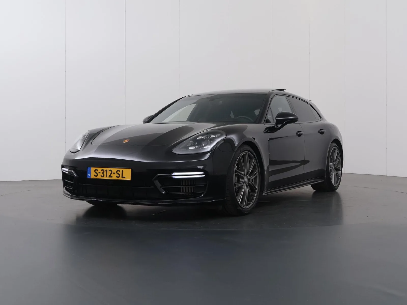 Porsche Panamera (2023) — foto 1