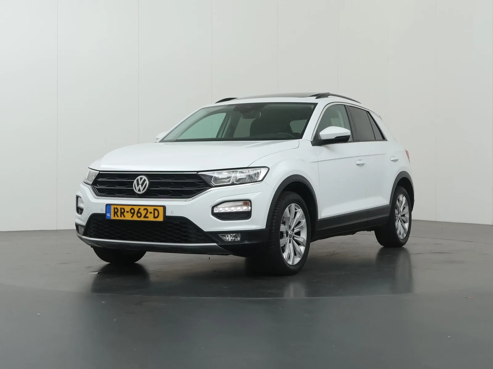 Volkswagen T-Roc (2018) — foto 1