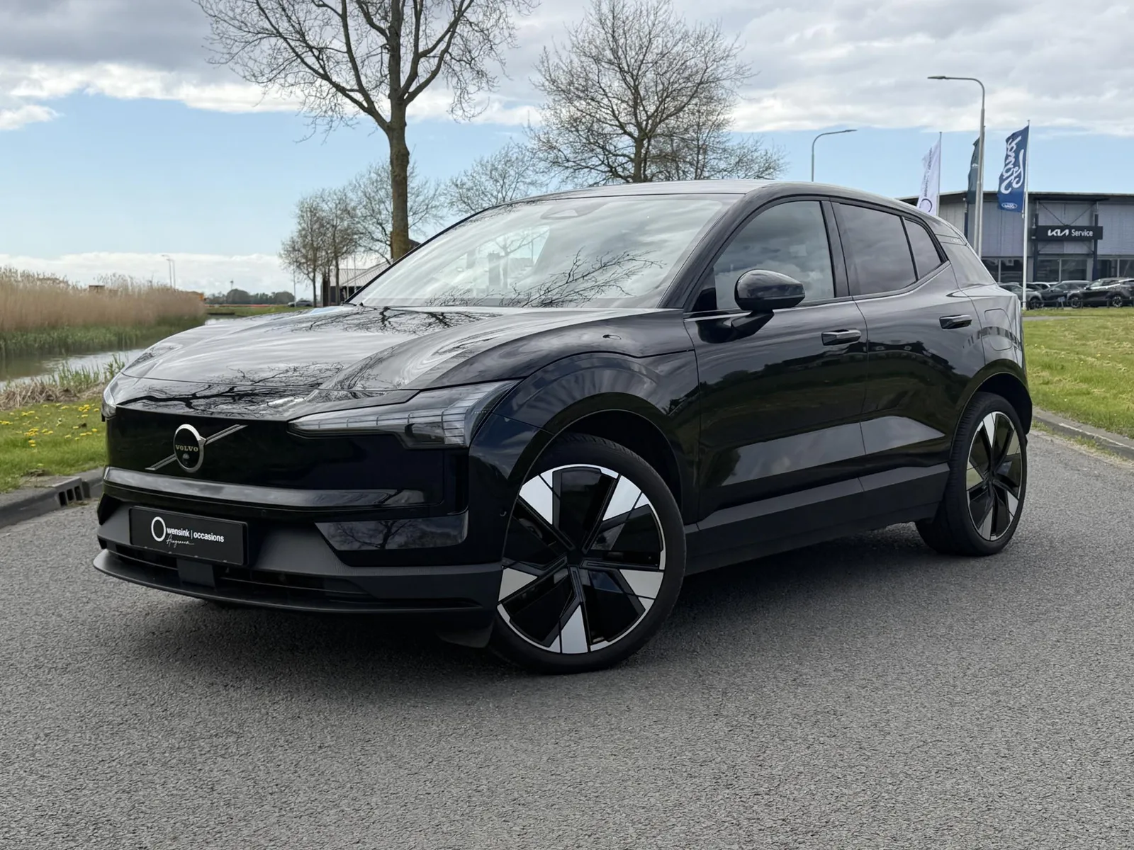 Volvo EX30 (2025) — foto 1
