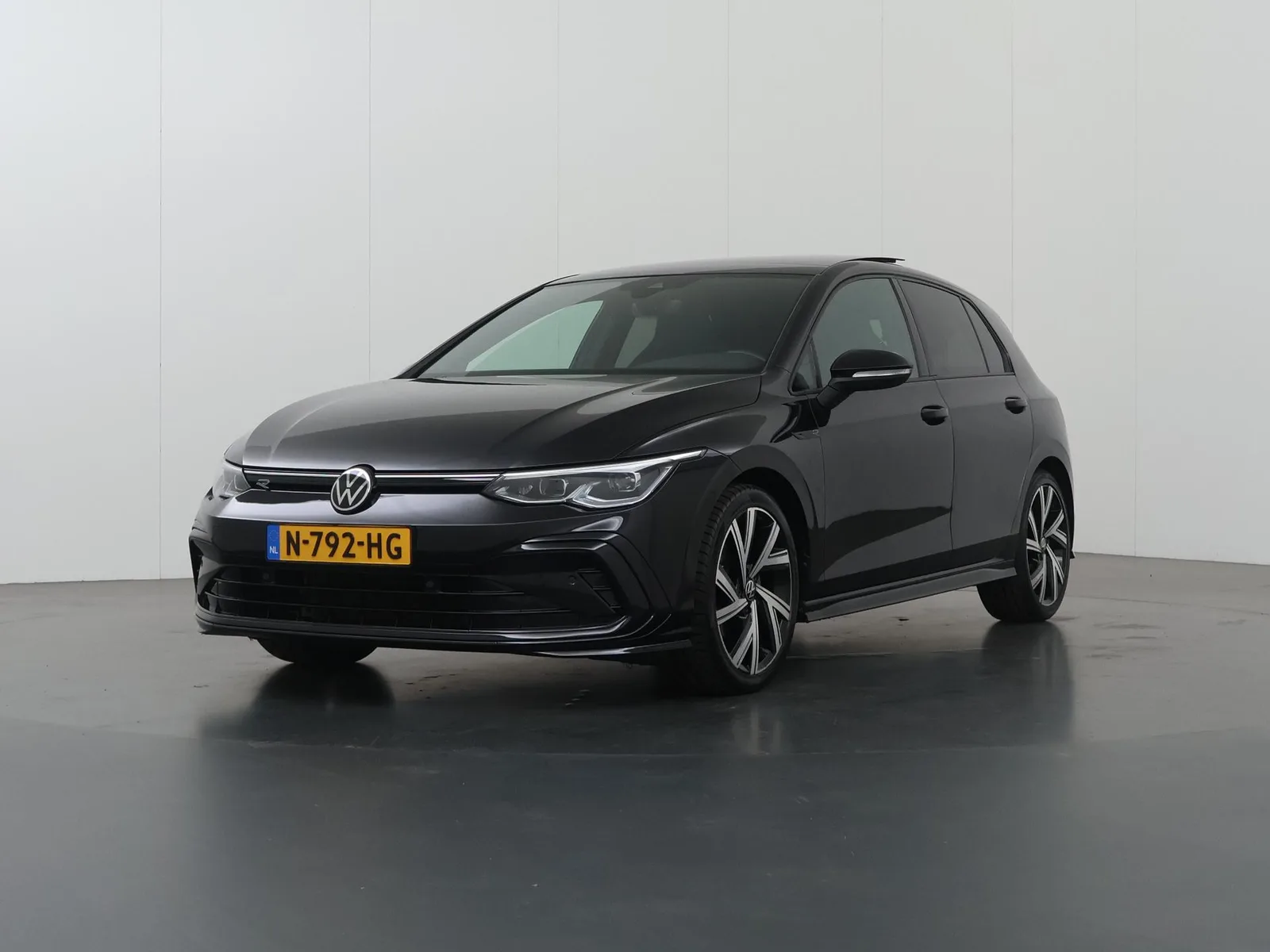 Volkswagen Golf (2021) — foto 1