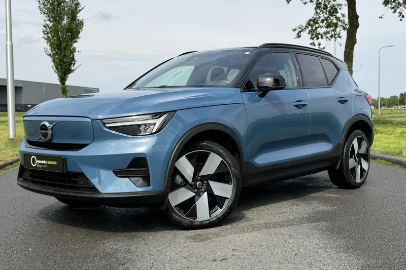 Volvo XC40 (2023)