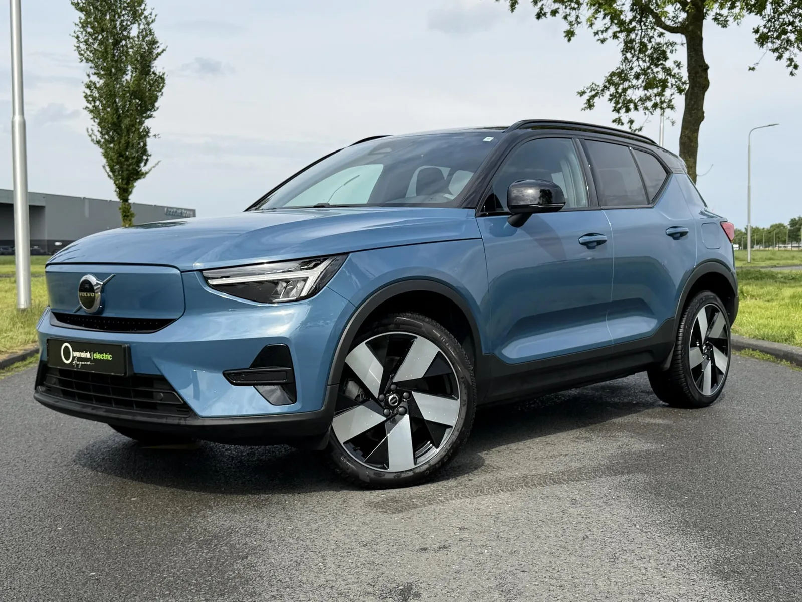 Volvo XC40 (2023) — foto 1