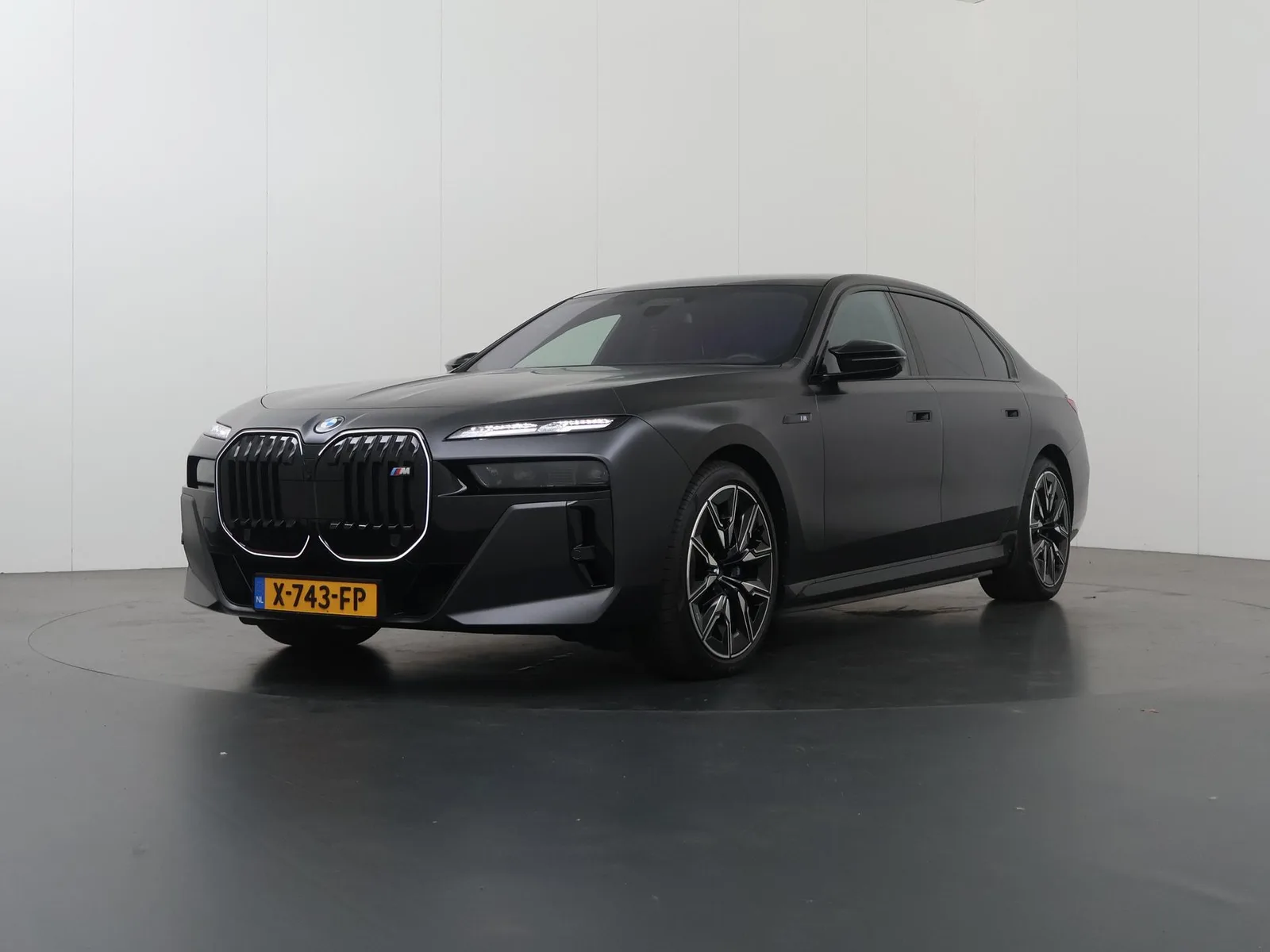BMW i7 (2023) — foto 1
