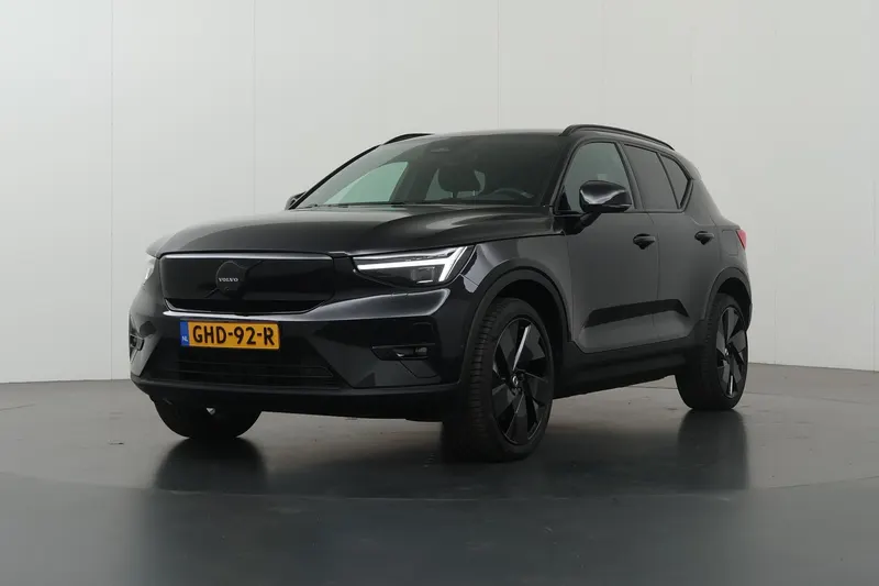 Volvo EX40 (2024)