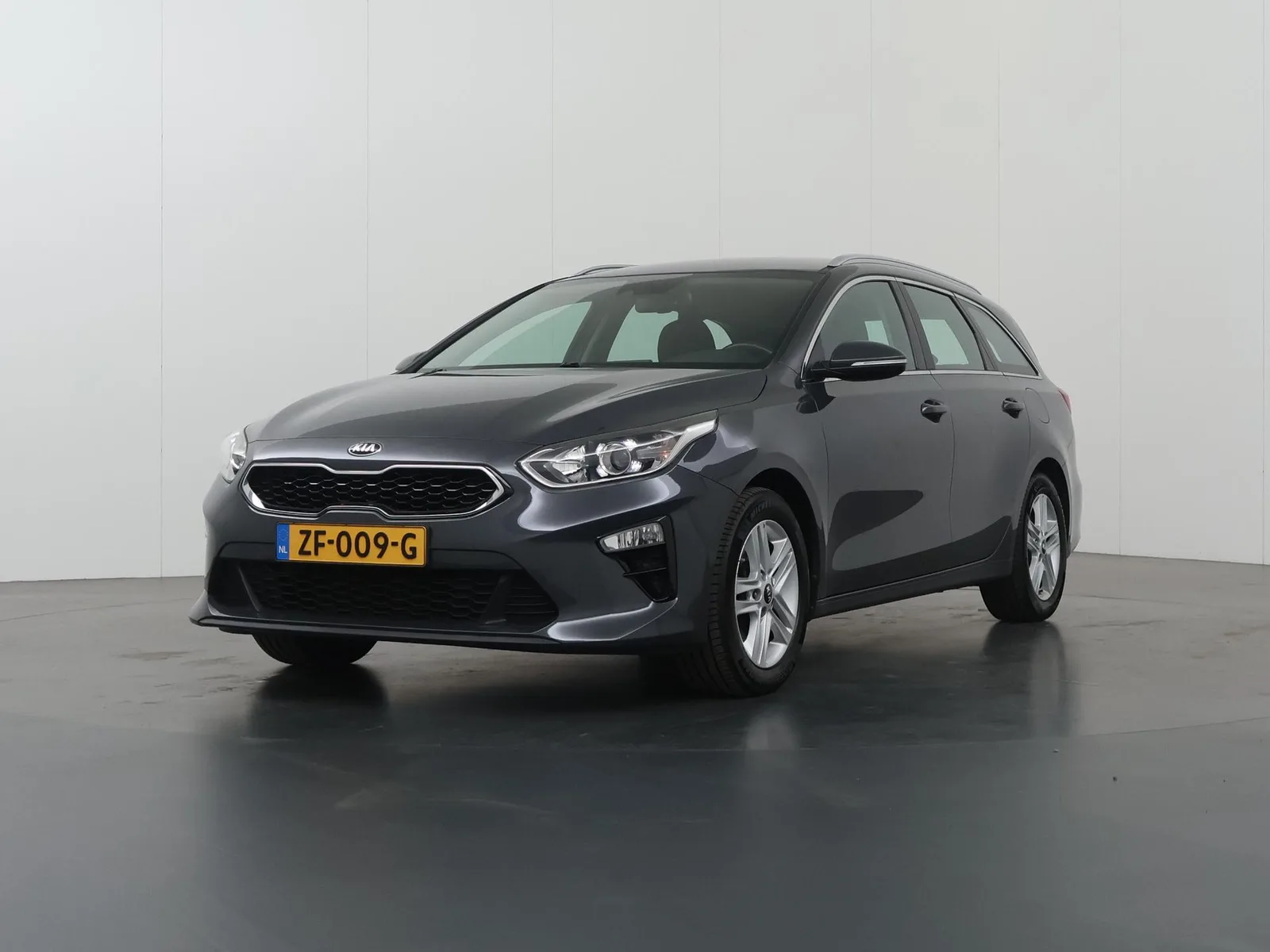 Kia Ceed Sportswagon (2019) — foto 1