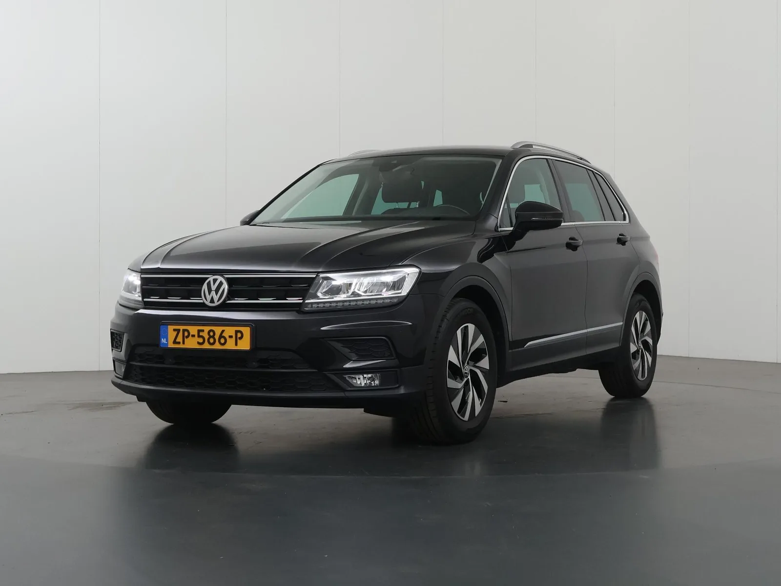 Volkswagen Tiguan (2018) — foto 1