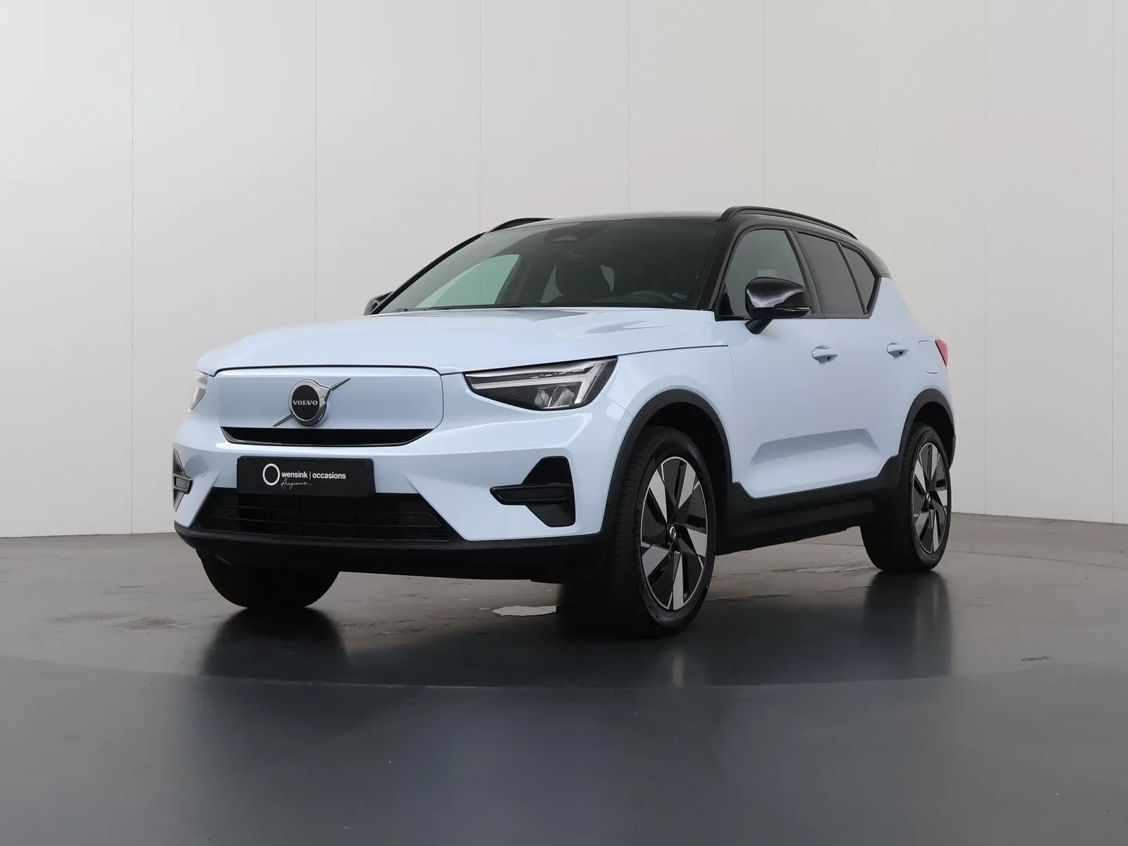 Volvo XC40 (2024) — foto 1