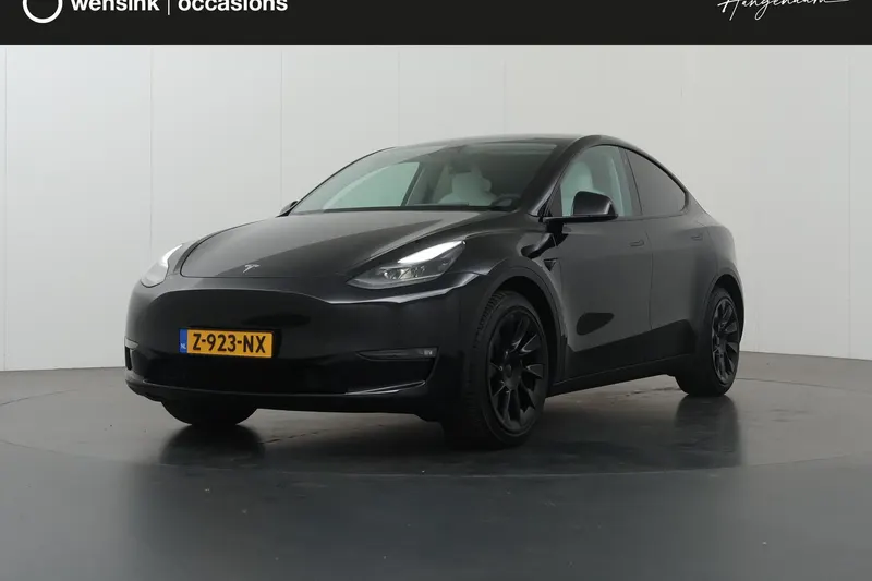 Tesla Model Y (2024)