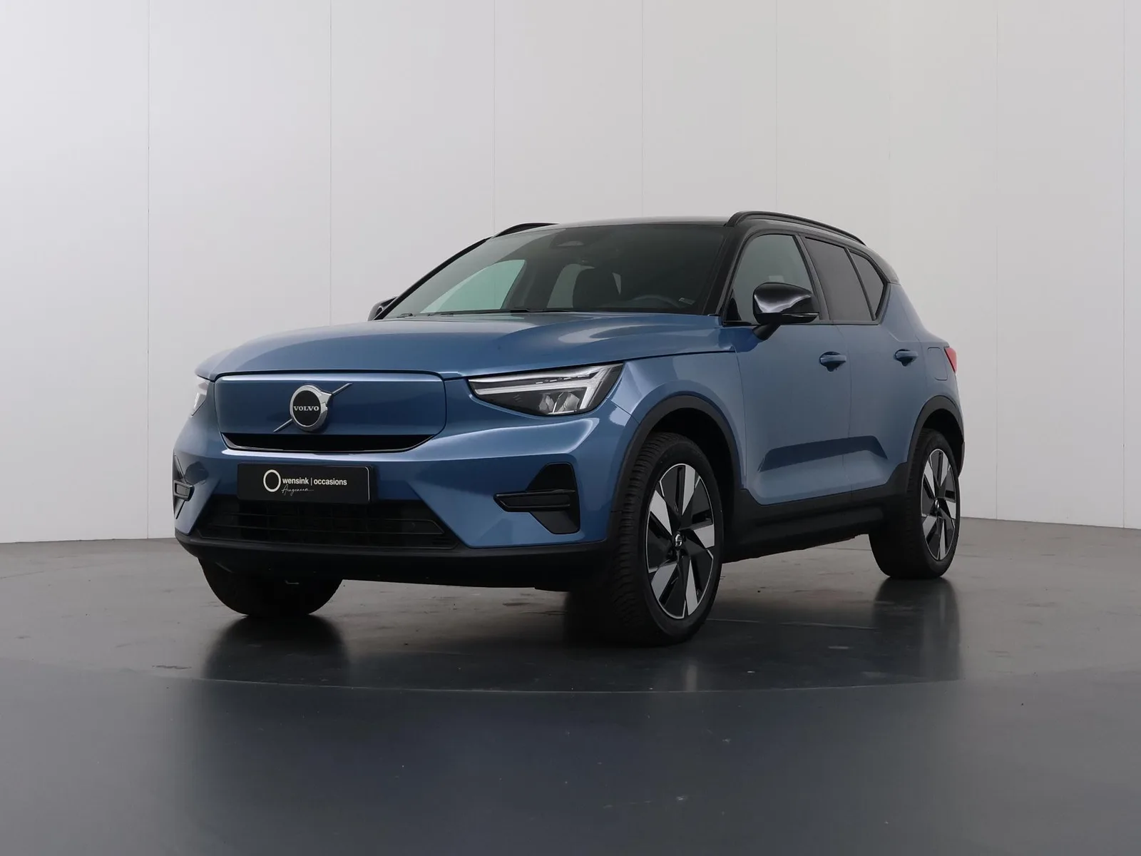 Volvo XC40 (2024) — foto 1