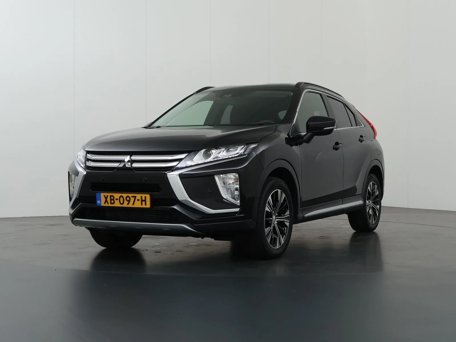 Mitsubishi Eclipse Cross (2018) — foto 1