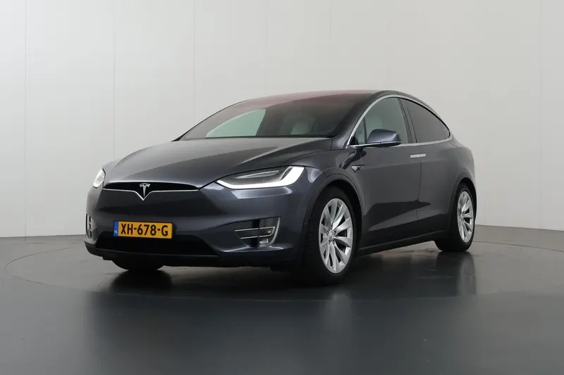 Tesla Model X (2018)