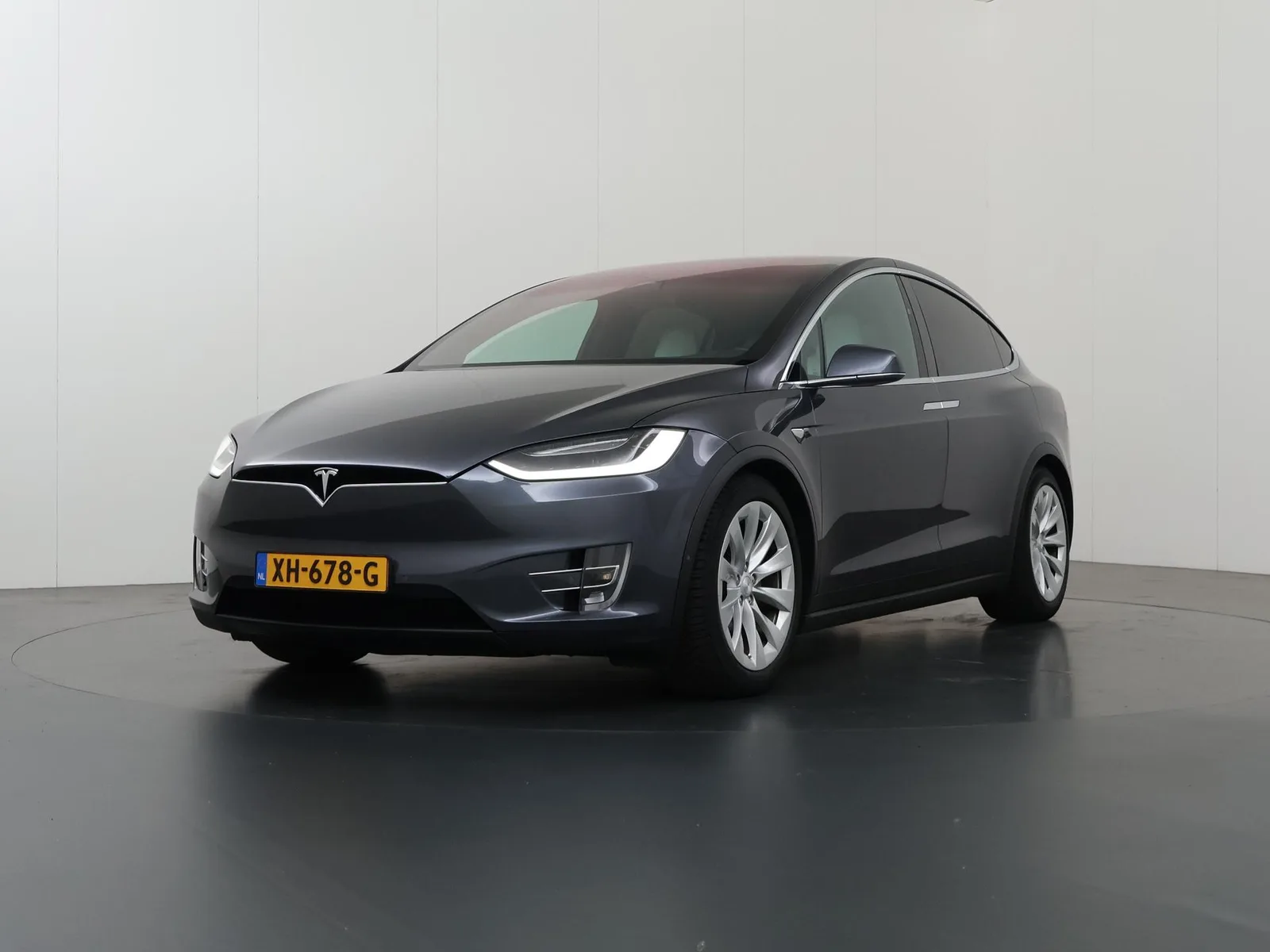 Tesla Model X (2018) — foto 1