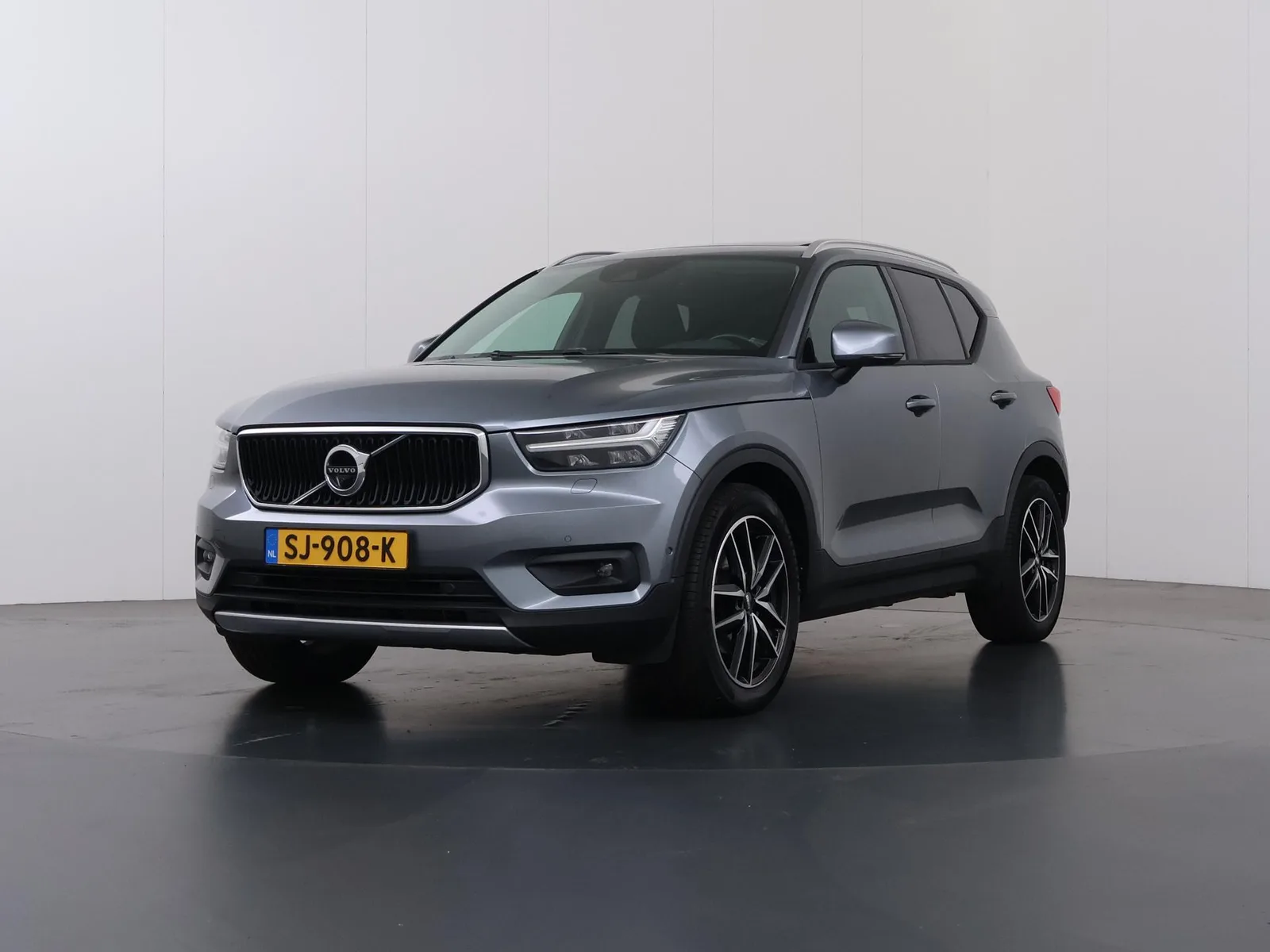 Volvo XC40 (2018) — foto 1