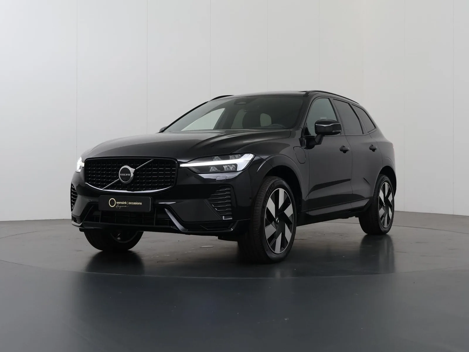 Volvo XC60 (2025) — foto 1