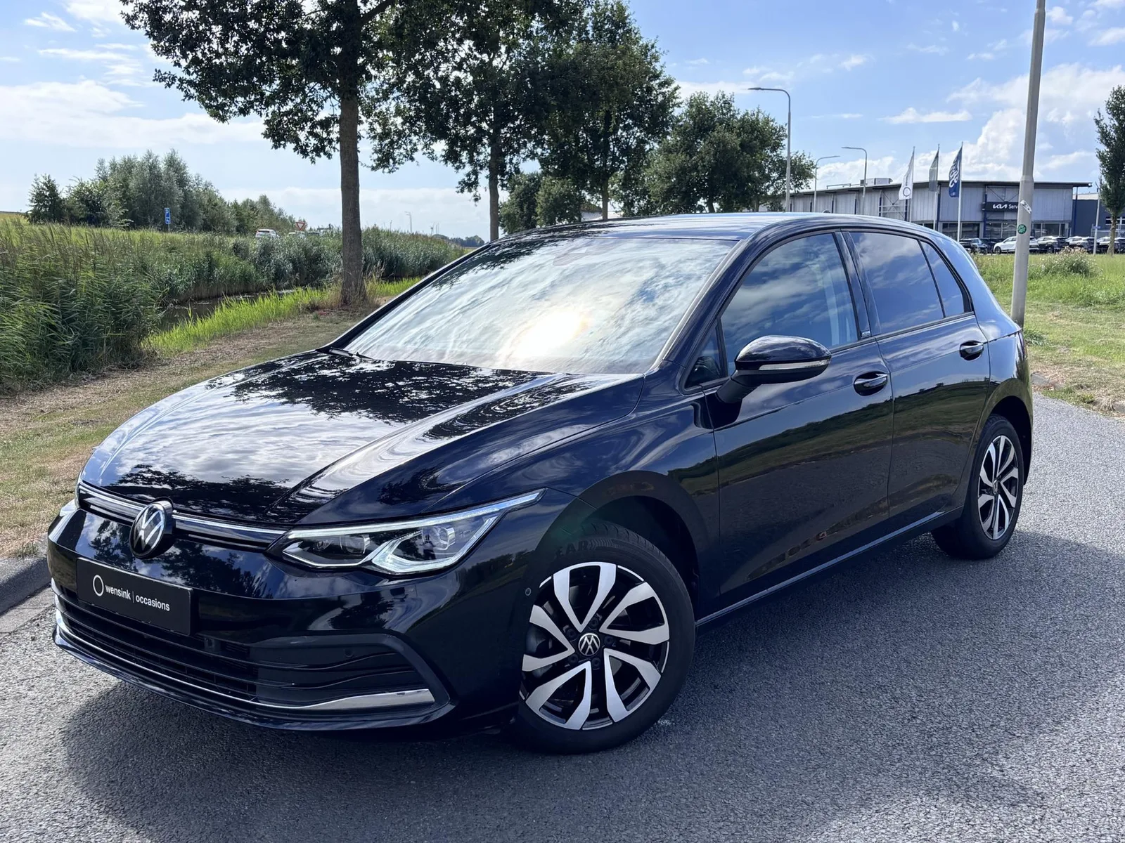 Volkswagen Golf (2023) — foto 1