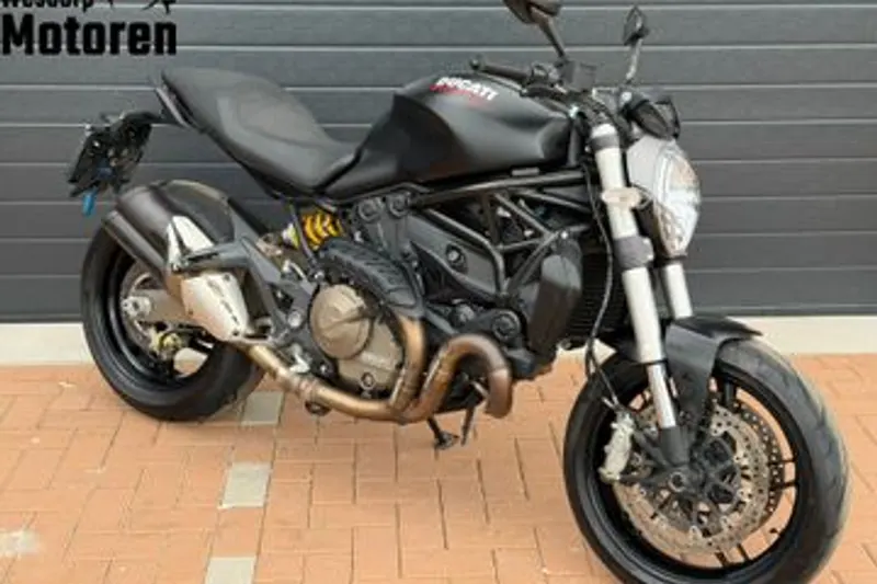 Ducati Monster 821 Dark (2015)