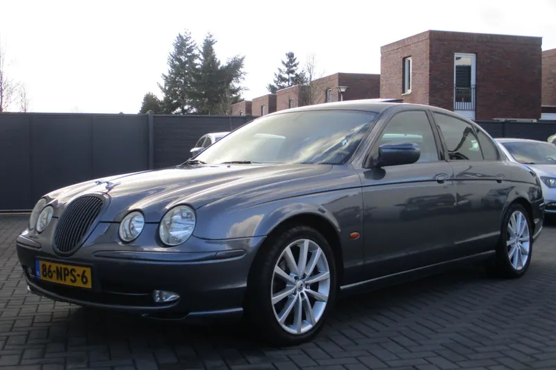 Jaguar S-Type (2001)