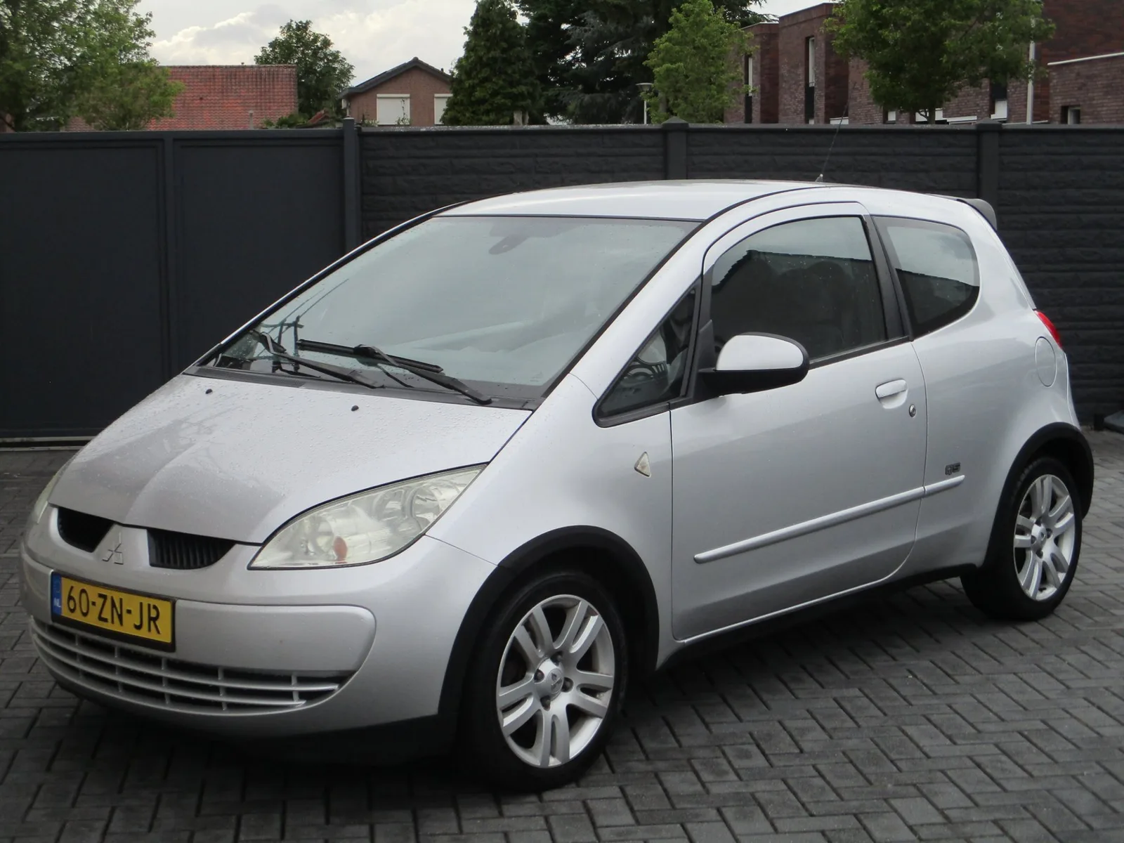 Mitsubishi Colt (2008) — foto 1