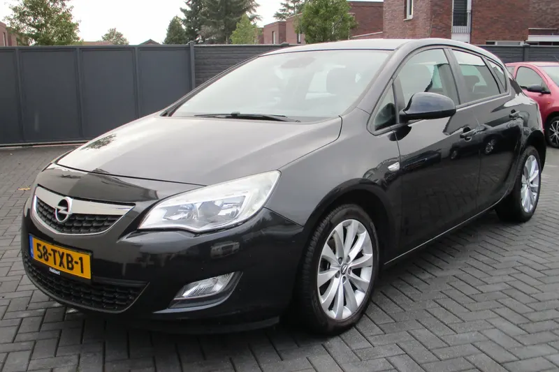 Opel Astra (2012)