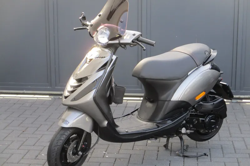 Piaggio ZIP SP (2023)
