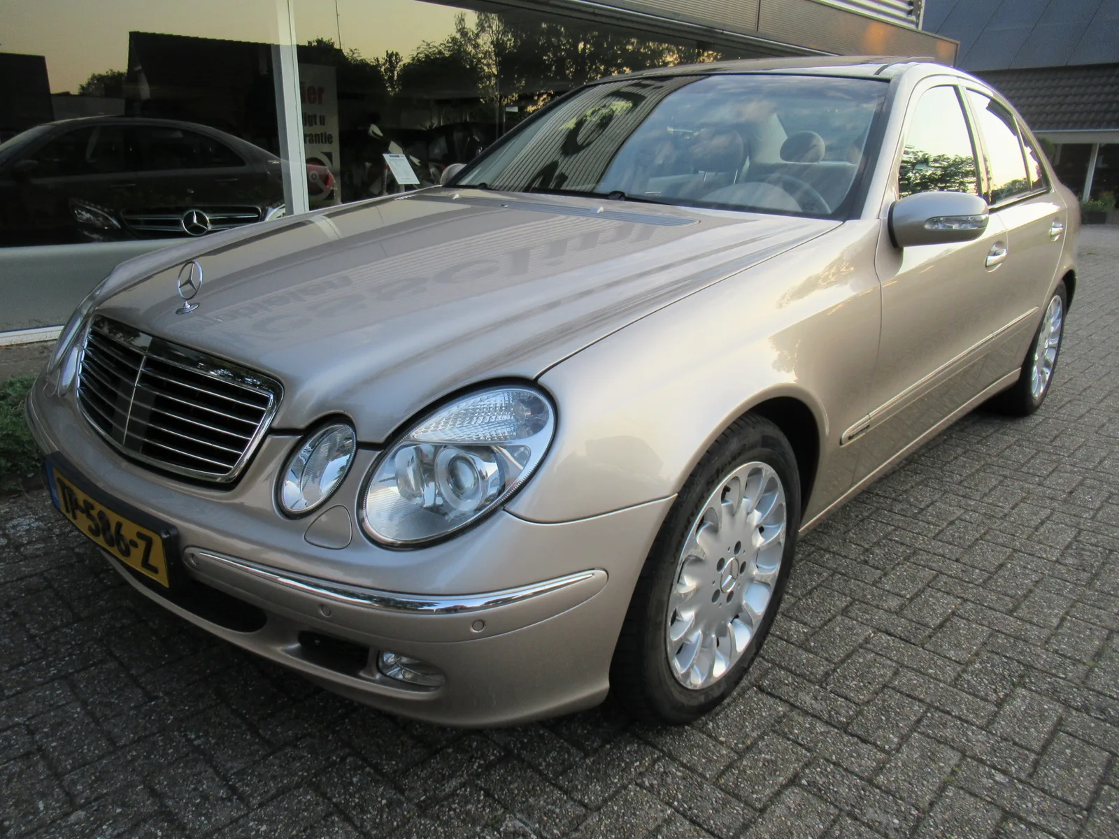 Mercedes-Benz E-Klasse (2002) — foto 1